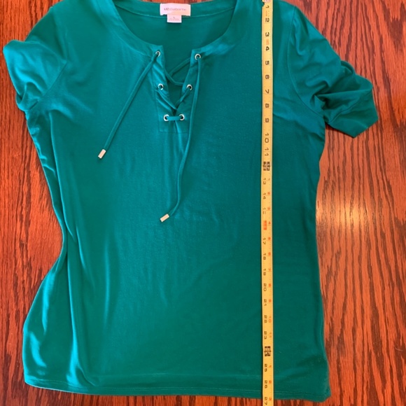 Liz Claiborne Green Short Sleeve Top with Lace-up Front - Picture 6 of 7